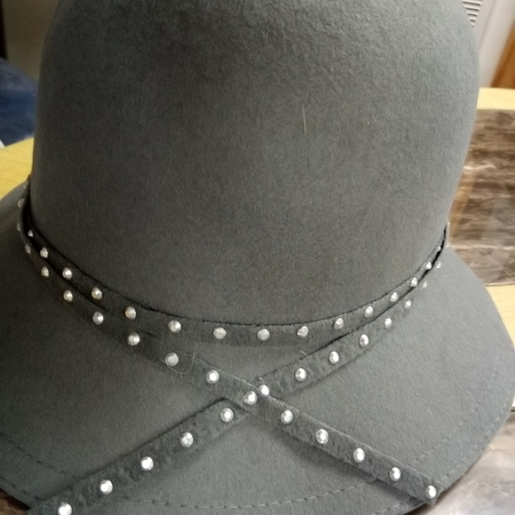 🆕Gray Bowler style hat 🤠 7 inch high 11 inches wide🤠 decoration with silver - Picture 10 of 12